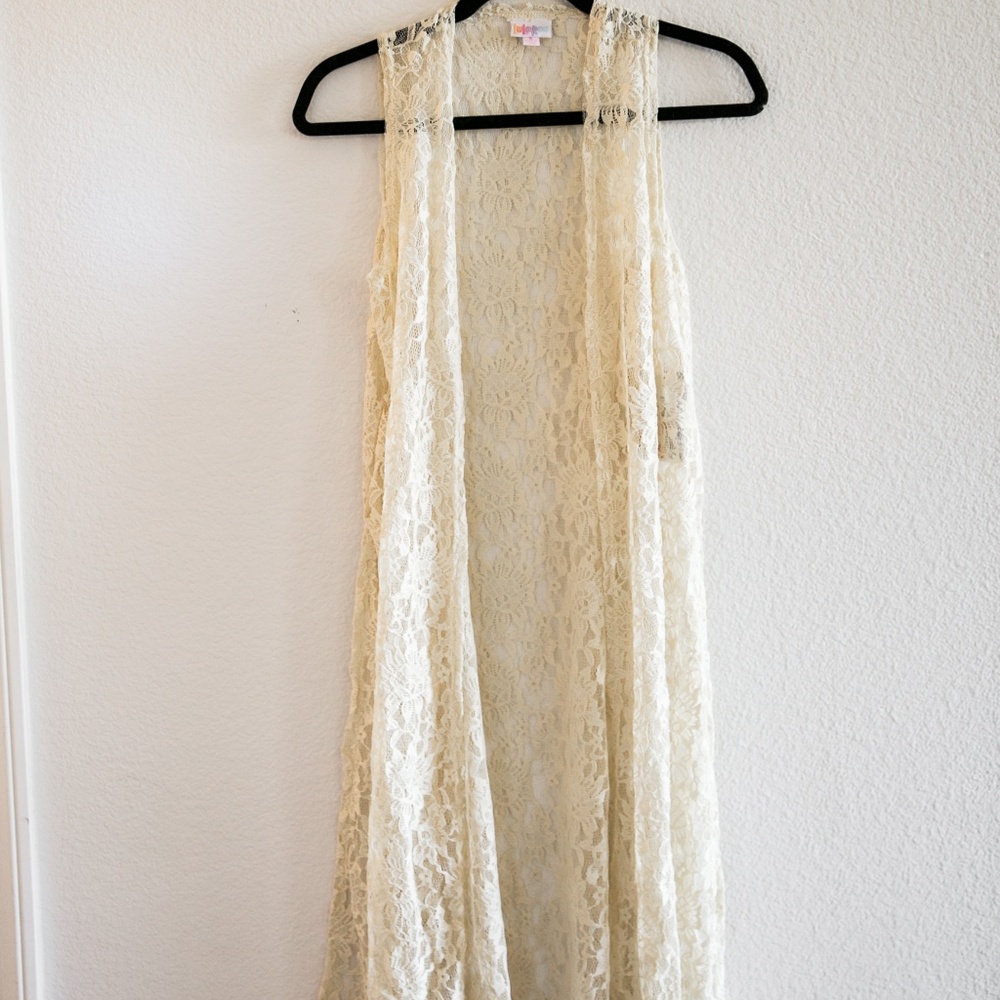 Sleeveless lace wrap